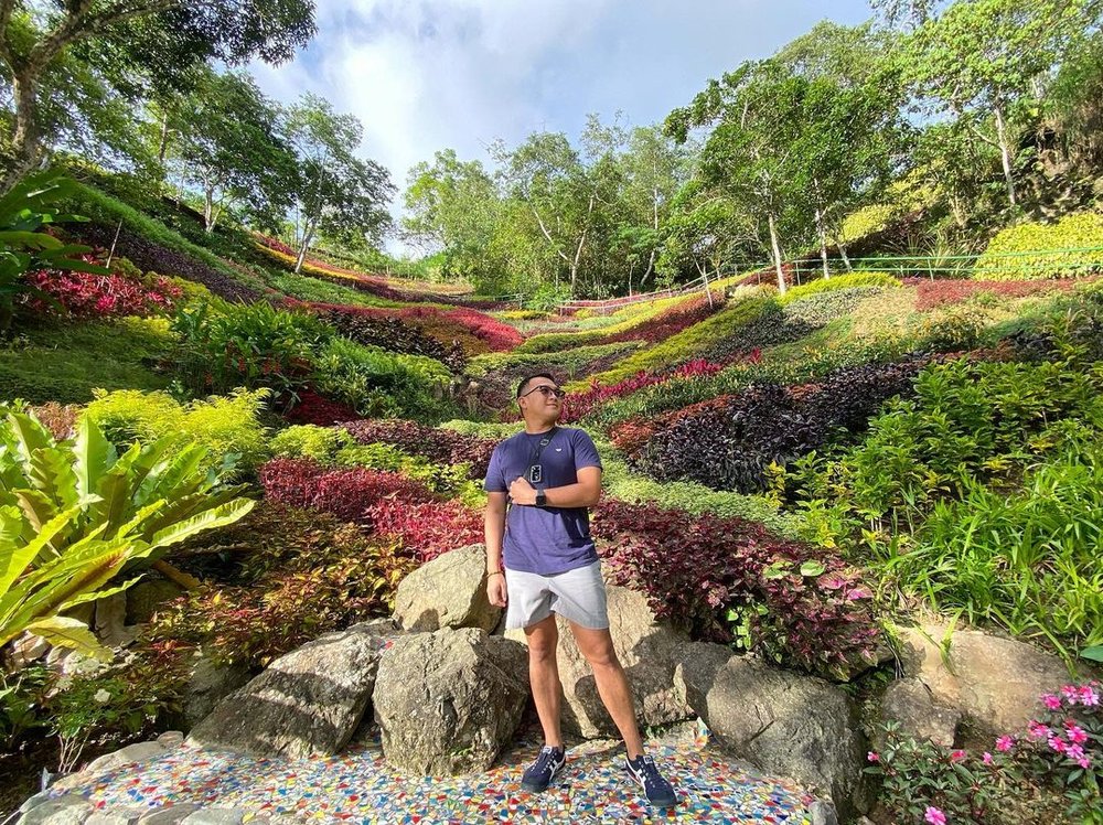 man in lakeview le jardin 