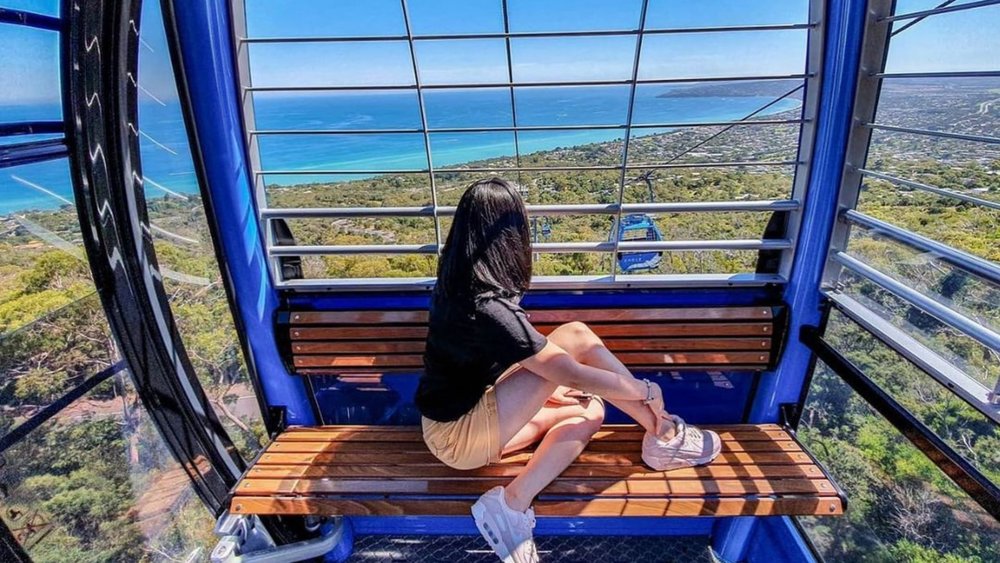 Get front row seats to a million-dollar-view at Arthurs Seat! Image credits: @arthursseateagle