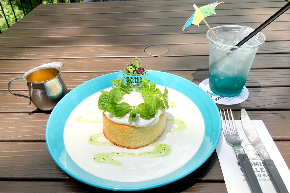 ミッドサマーパンケーキとスカイソーダ