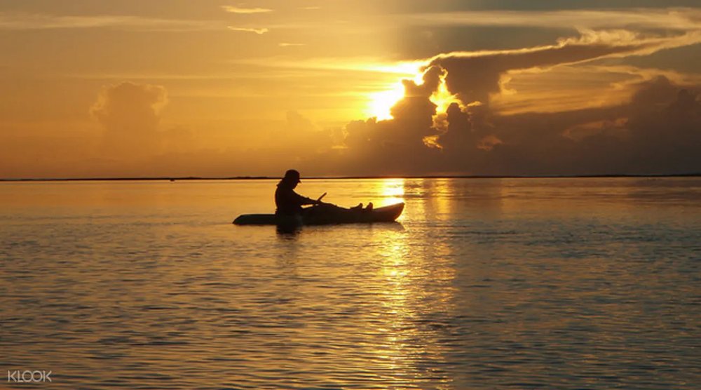 Cheung Chau night paddle