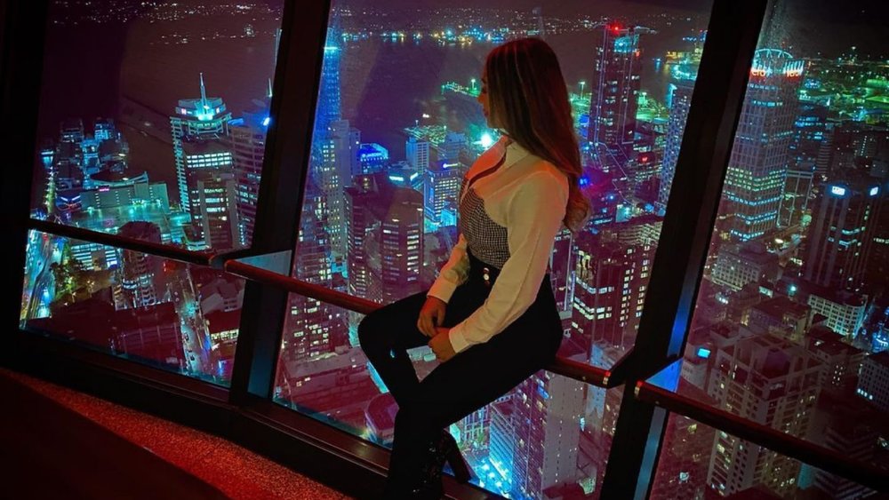 Watch the twinkling lights of the cityscape atop SkyTower Auckland. Image credits: @ps.p_