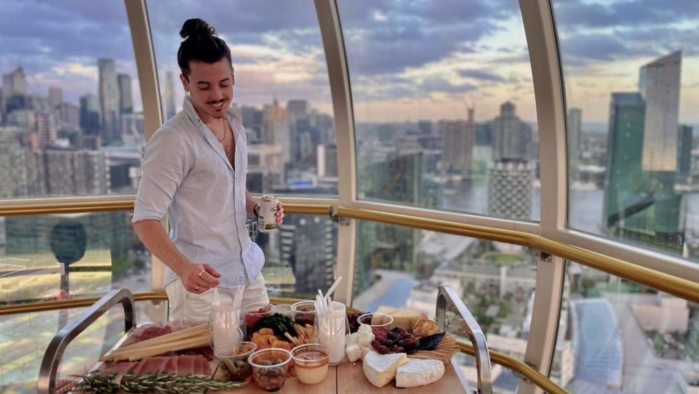 Have a fantastic view of Melbourne on this extraordinary ride. Image credits @melbourne_star to Instagram