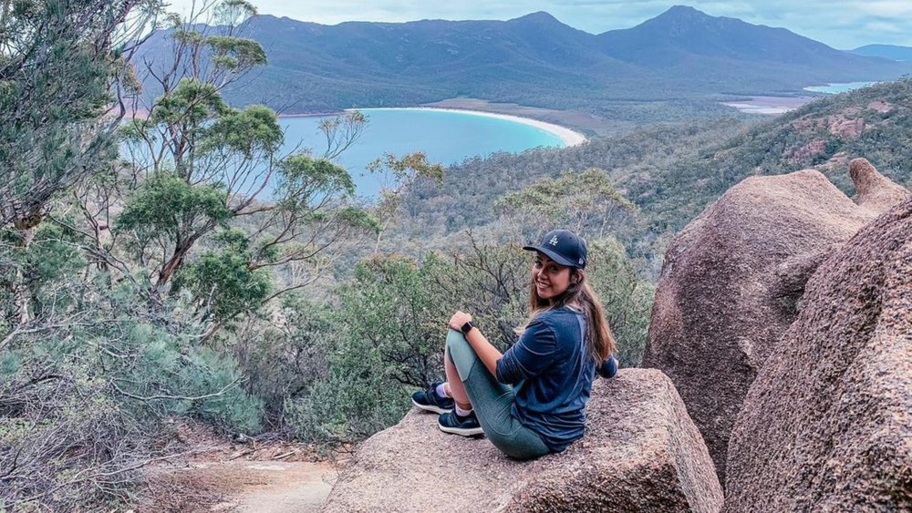 Find the perfect vantage point to see Wineglass Bay’s gorgeous arc! Image credits: @gabrielleibrita