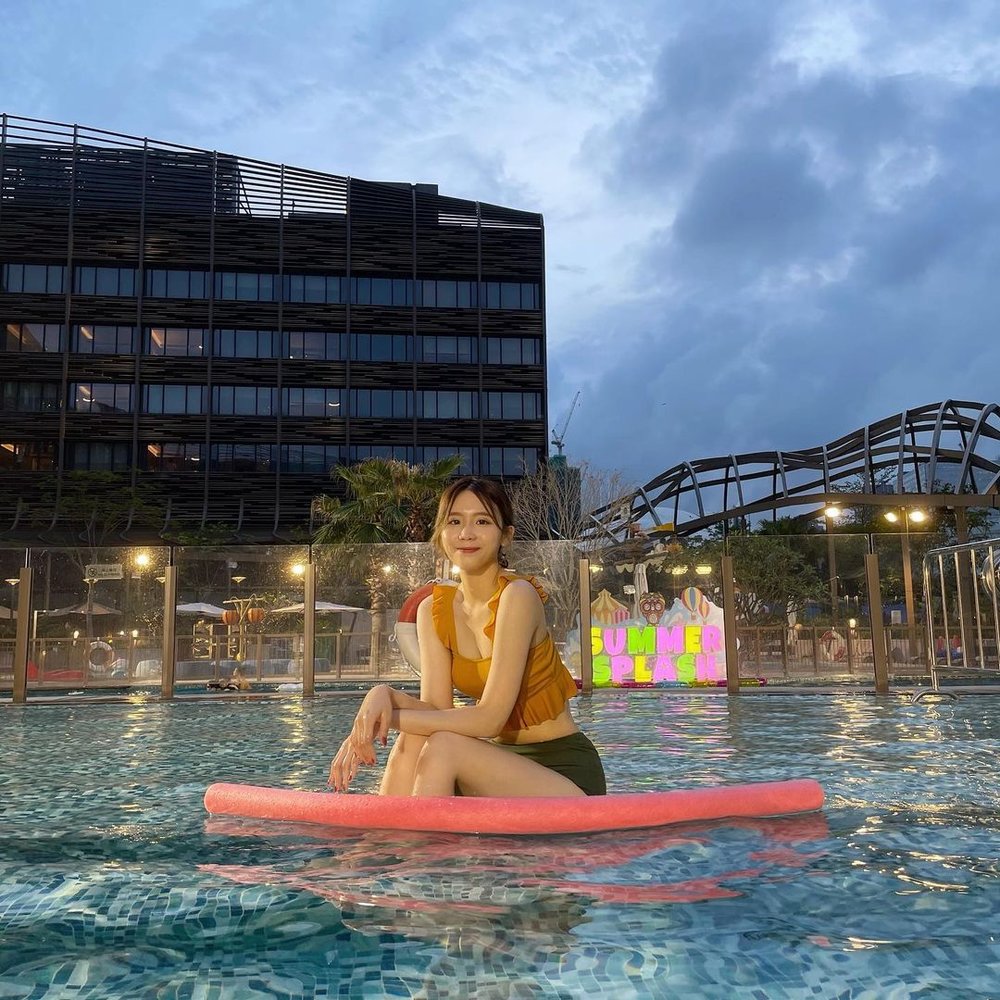 隨手拿起小道具,就能在海洋公園萬豪酒店游泳池輕鬆打卡