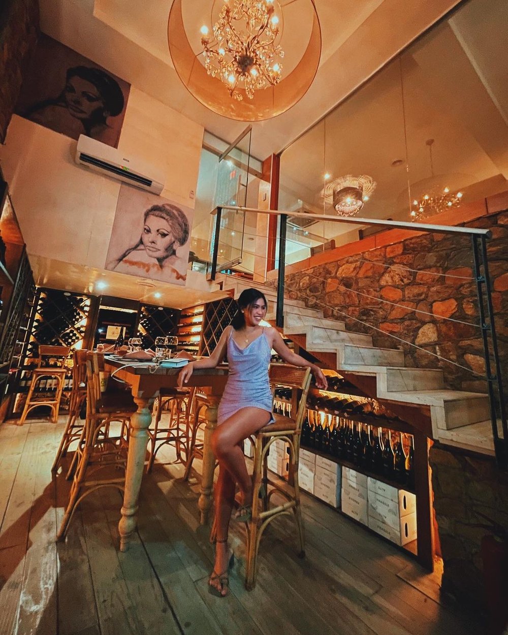 Lady posing in an aesthetic restaurant in Cebu