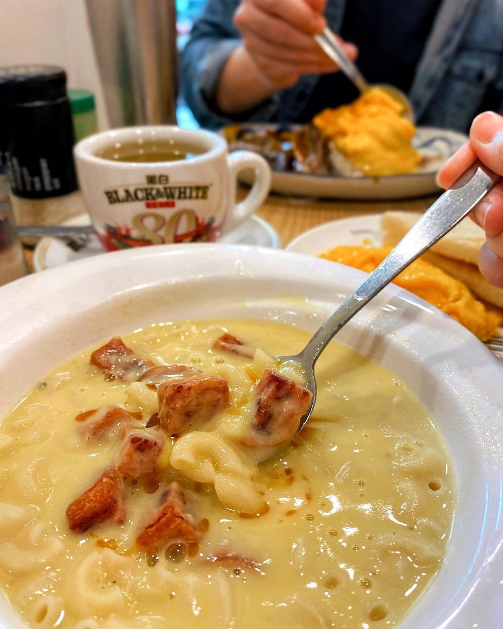 一冰廳 土瓜灣 鮮粟米忌廉湯有粟米幼末外，也有原粒粟米，口感極豐富。