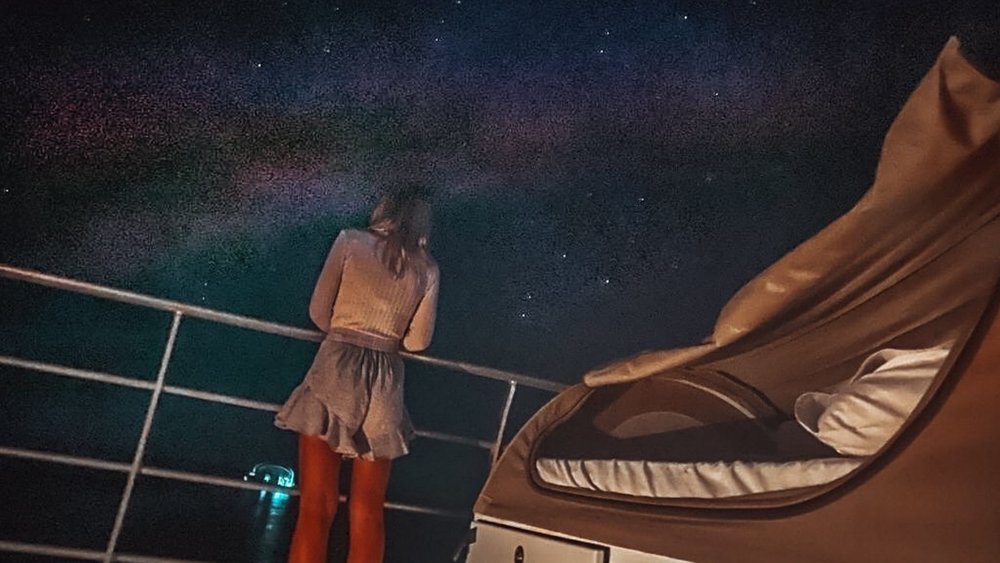 Spend the night gazing at stars. Credits: @_daniellegibbs