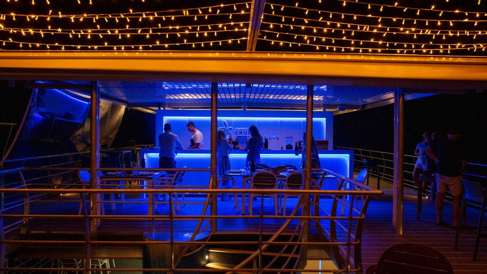 By night, you get the pontoon all to yourselves! Credits: cruisewhitsundays.com