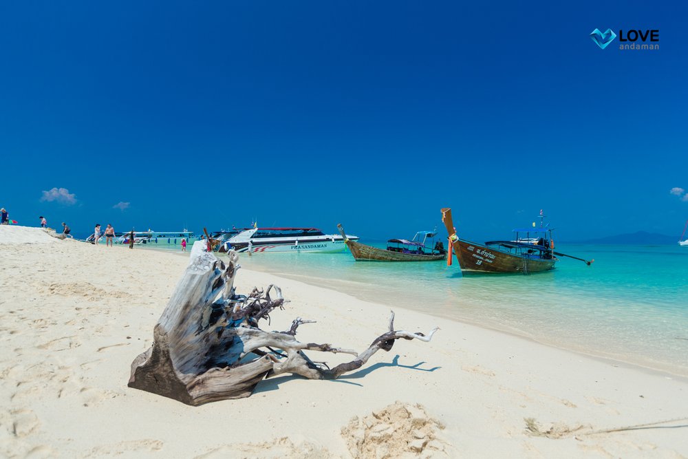 Phi Phi and Bamboo Beach Day Tour by Love Andaman2