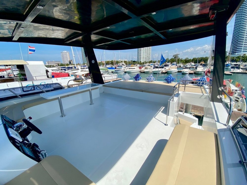 Pattaya MC520 Motor Catamaran Private Charter Tour by Ocean Escape2