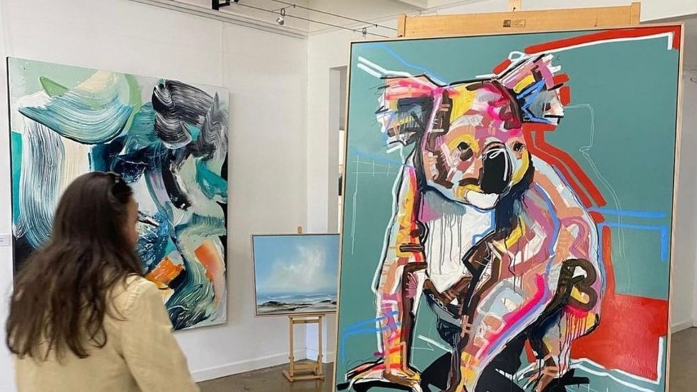 Check out the best of contemporary art at Mingara Gallery. Image credits: @mingaragallery on Instagram