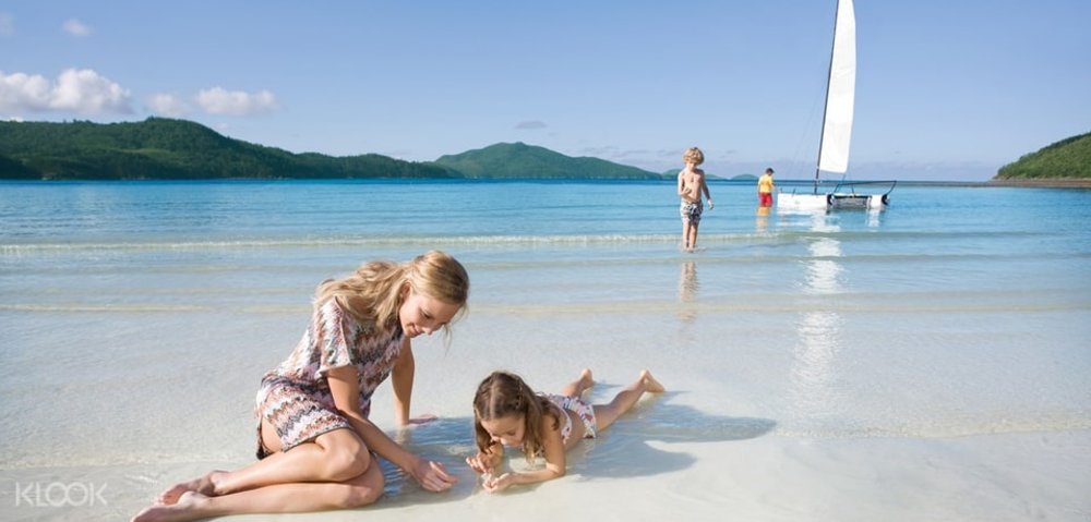 Lounge by the beach with the family at Hamilton Island!