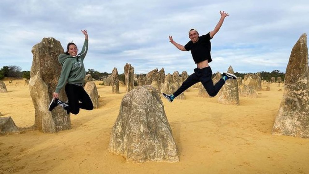 Marvel at the majestic limestone formations at Pinnacle Desert! Credits: @yohanndlht