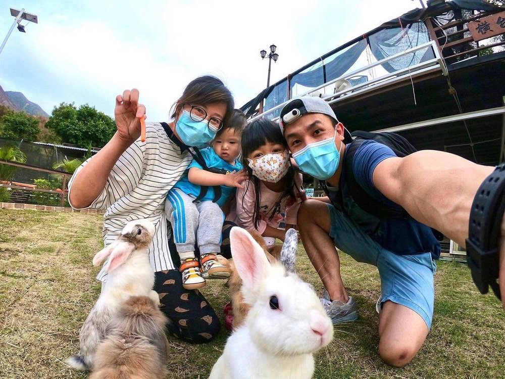 小白兔農莊 帶小朋友到小白兔農莊與小動物近距離接觸 親親大自然