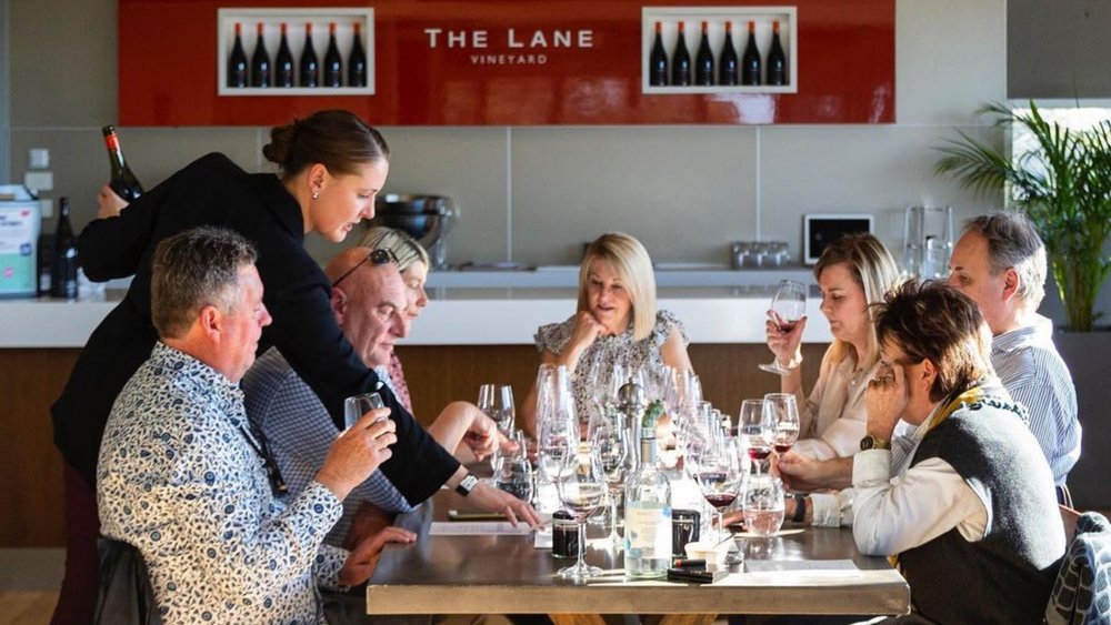 Treat the fam with this private food and wine tasting tour at Adelaide Hills! Credits: @adelaidehillswine
