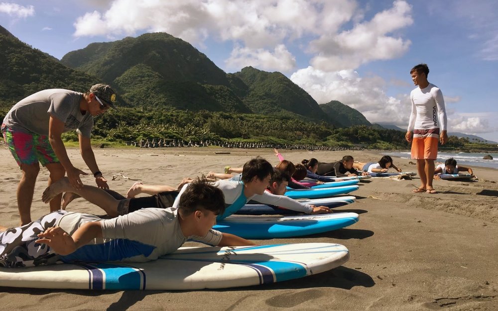 水上活動推薦：衝浪景點推薦：衝浪