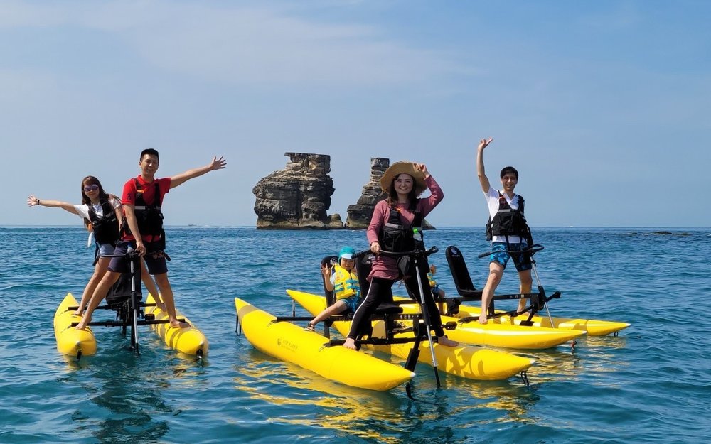 水上活動景點：水上自行車：水上腳踏車：新北燭台雙嶼