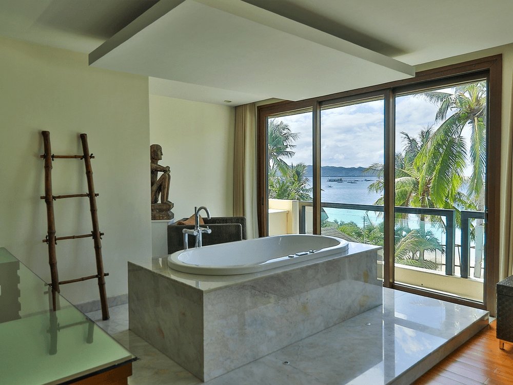 bath tub with sea view at boracay beach house villa