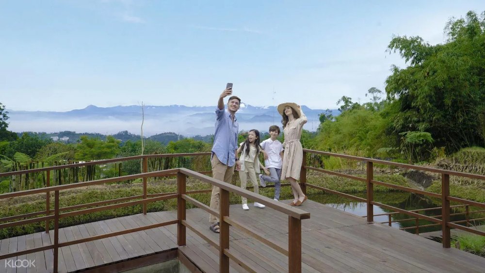 Dusun Bambu Lembang - Keluarga