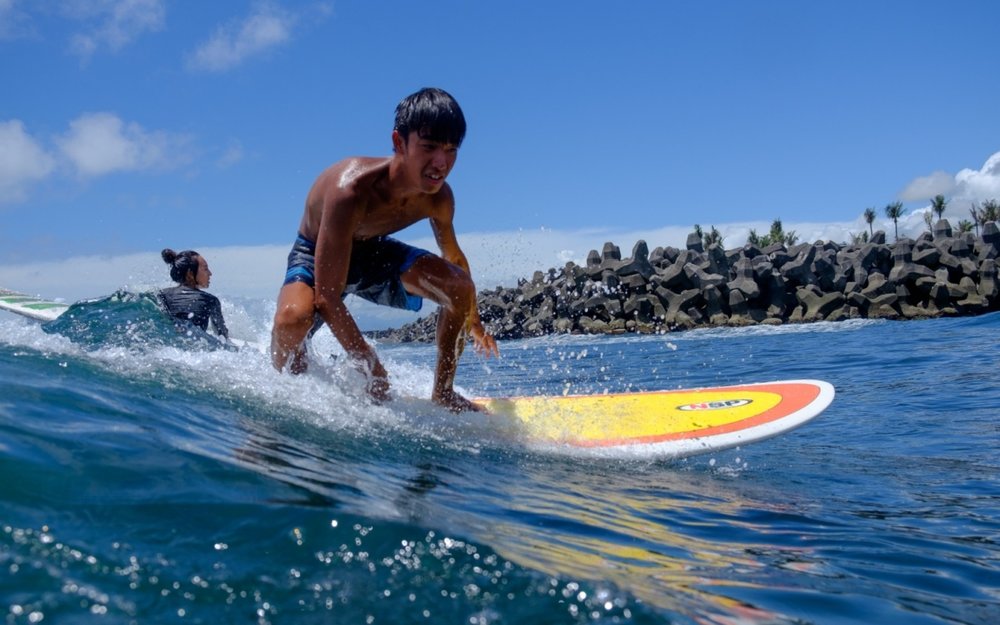 衝浪景點推薦：宜蘭烏石港：藍洋衝浪