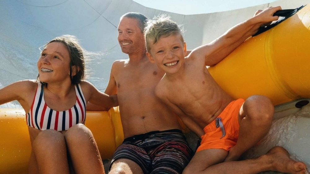 Enjoy a fun time in the waters with the fam at Wet n’ Wild! Credits: @affordableholidays