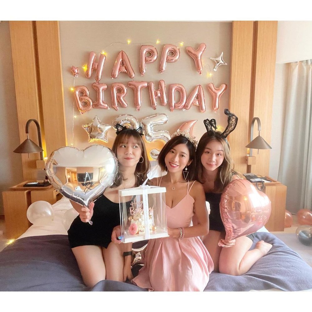 upper house staycation 房間空間感十足,與朋友一起慶祝生日就最適合不過。(Instagram @momoooooo.c 圖片)