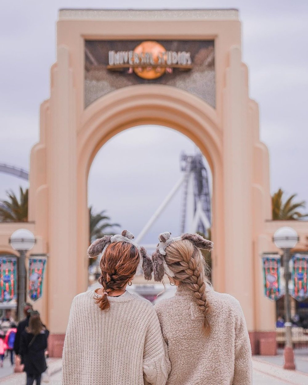 @yurisu13 ユニバのエントランス前