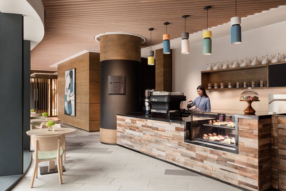 barista at cafe in ocean park marriott hotel