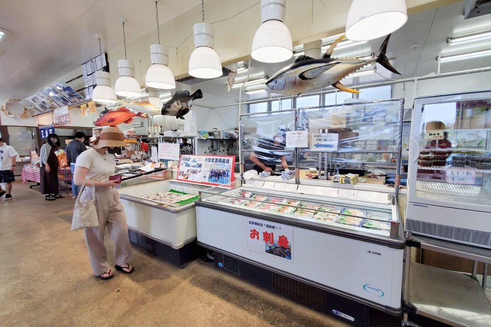 鮮魚直売店 全体