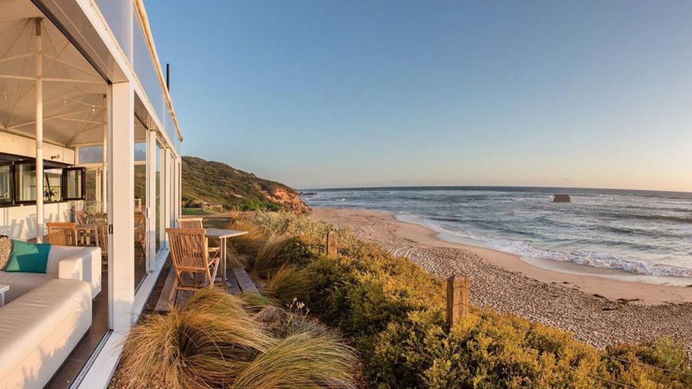The beachside views will have you smiling from ear to ear. Image credits: @allsmilesamazingvenues on Instagram