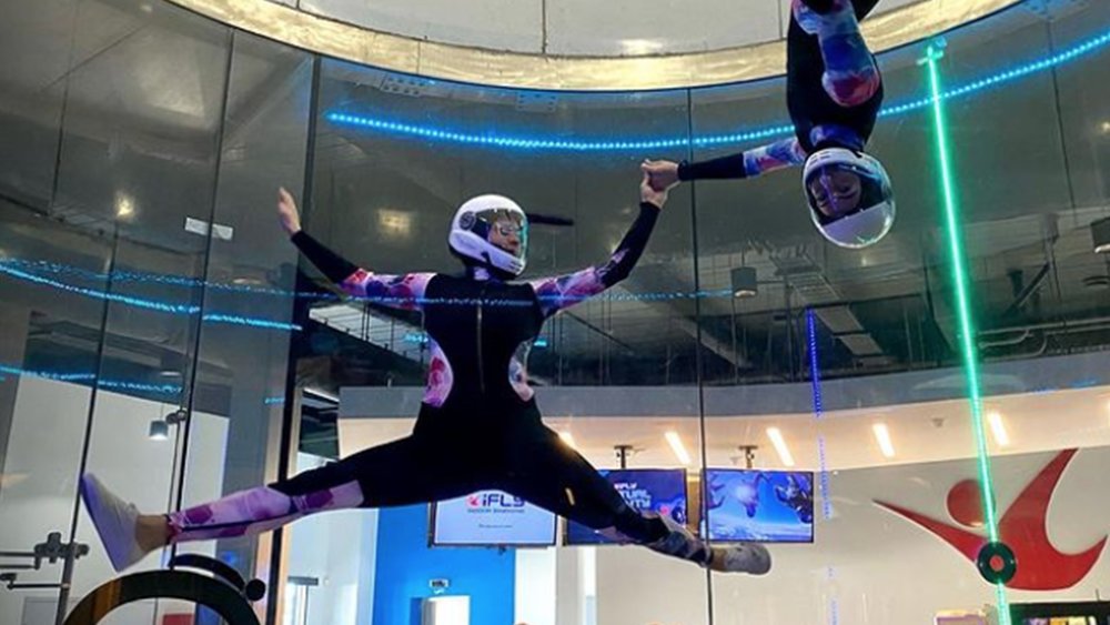 Have fun doing stunts mid-air with the entire fam Image credits : @iflyperth on Instagram