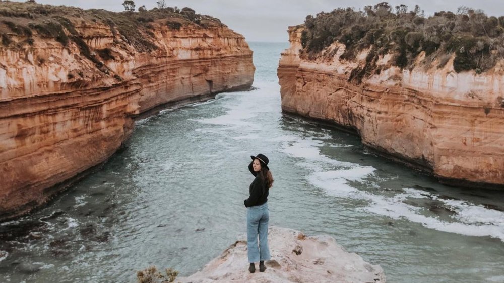  The beauty of Loch Ard Gorge awaits you at The Great Ocean Road. Credits: @caseeyjay