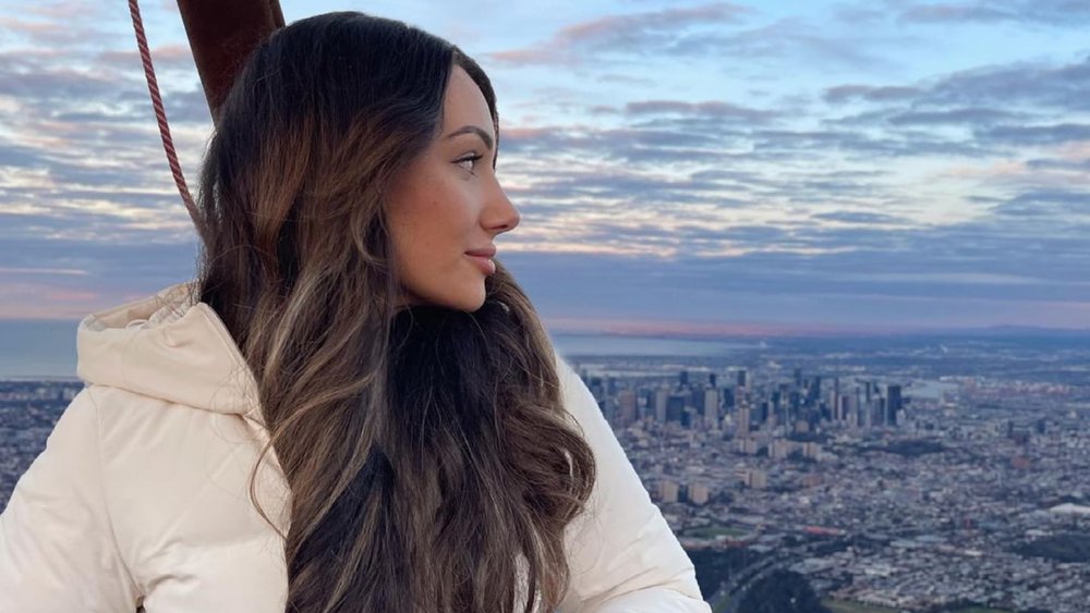 It’s going to be windy so high in the sky, so make sure to bring warm clothes! Image credits: @angelagiakas on Instagram