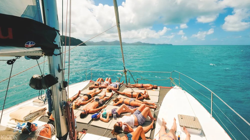 Soak up the sun on a relaxing sail to the Whitsundays