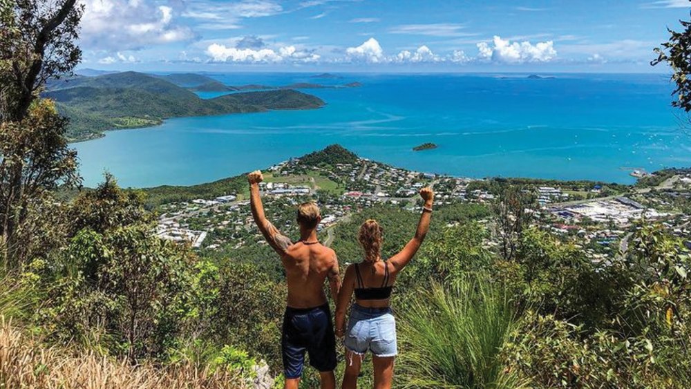 Challenge yourself with a hike up Honeyeater Lookout. Image credits: @onepennybackpacker on Instagram