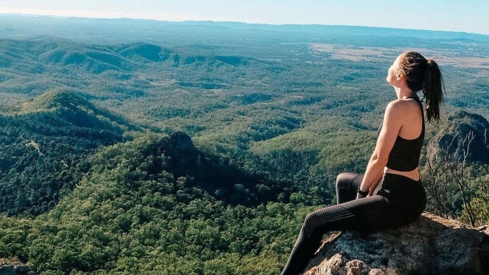 Be inspired as you conquer Flinders Peak near Brisbane! Image Credits: @camilla_coaldrake from @visitbrisbane