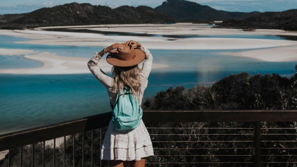 Awe-inspiring coastal views await you at Hill Inlet Lookout! Image credits: @matt_laycock from @sailingwhitsundays