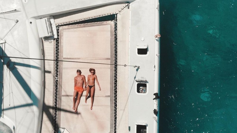 Get a tan aboard the Avatar! Image credits: @loveandemma