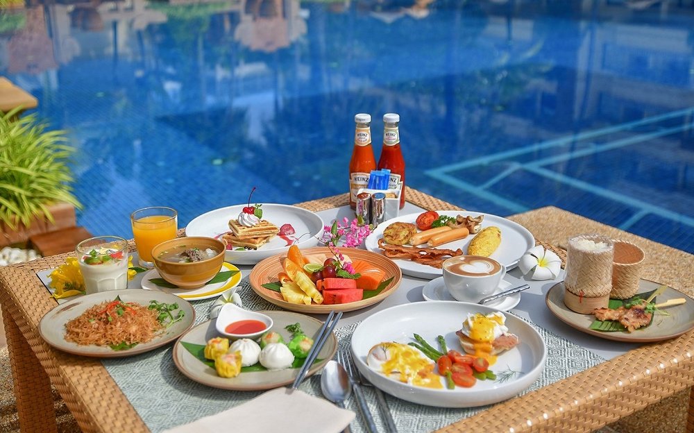 holiday inn resort phuket poolside breakfast 