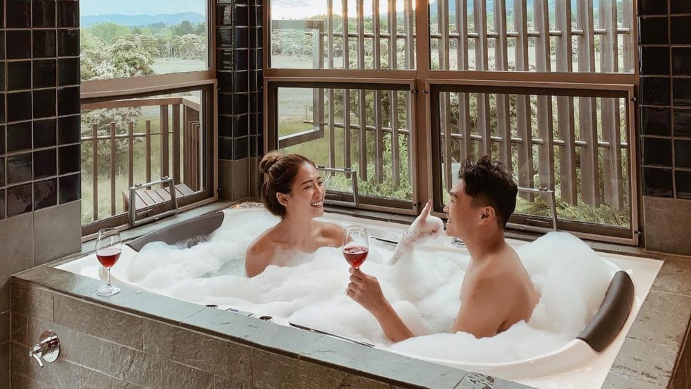 Enjoy a romantic weekend away at Hapuku Lodge & Tree Houses. Image credits: @elecherlee 