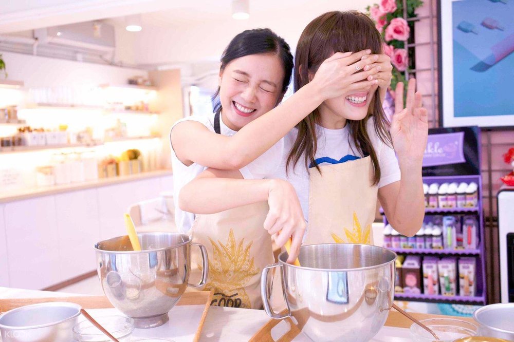 girls baking at bakebe hong kong