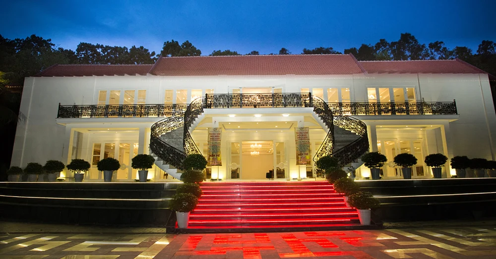  Royal Hotel & Healthcare Resort Quy Nhơn