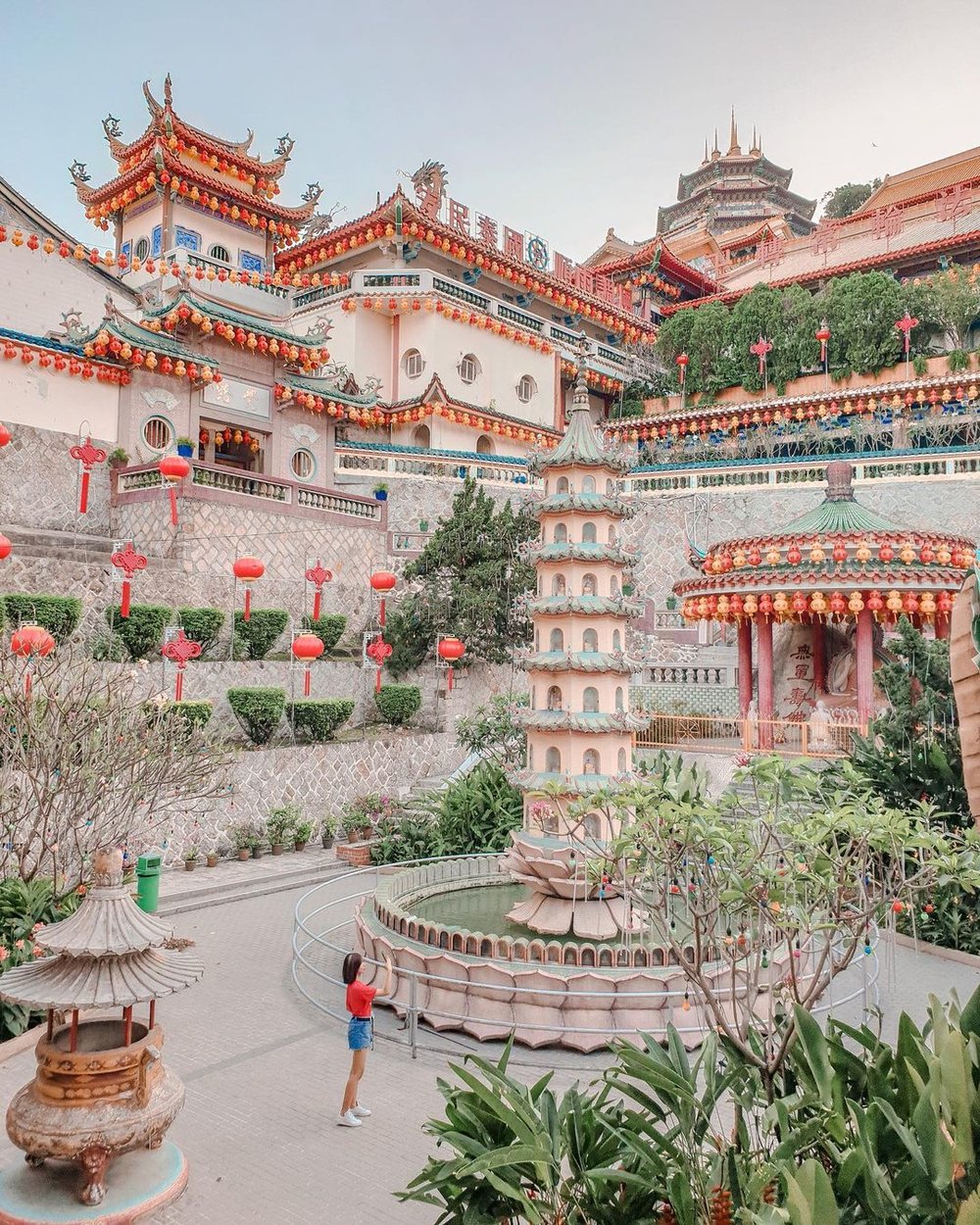 Kek Lok Si Temple beautiful Buddhist religious site in Malaysia