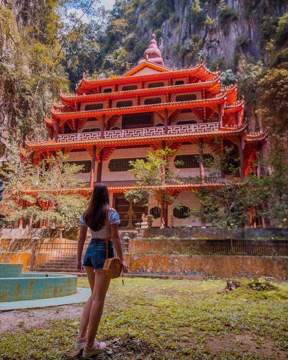 Sam Poh Tong Temple Ipoh beautiful religious site in Malaysia