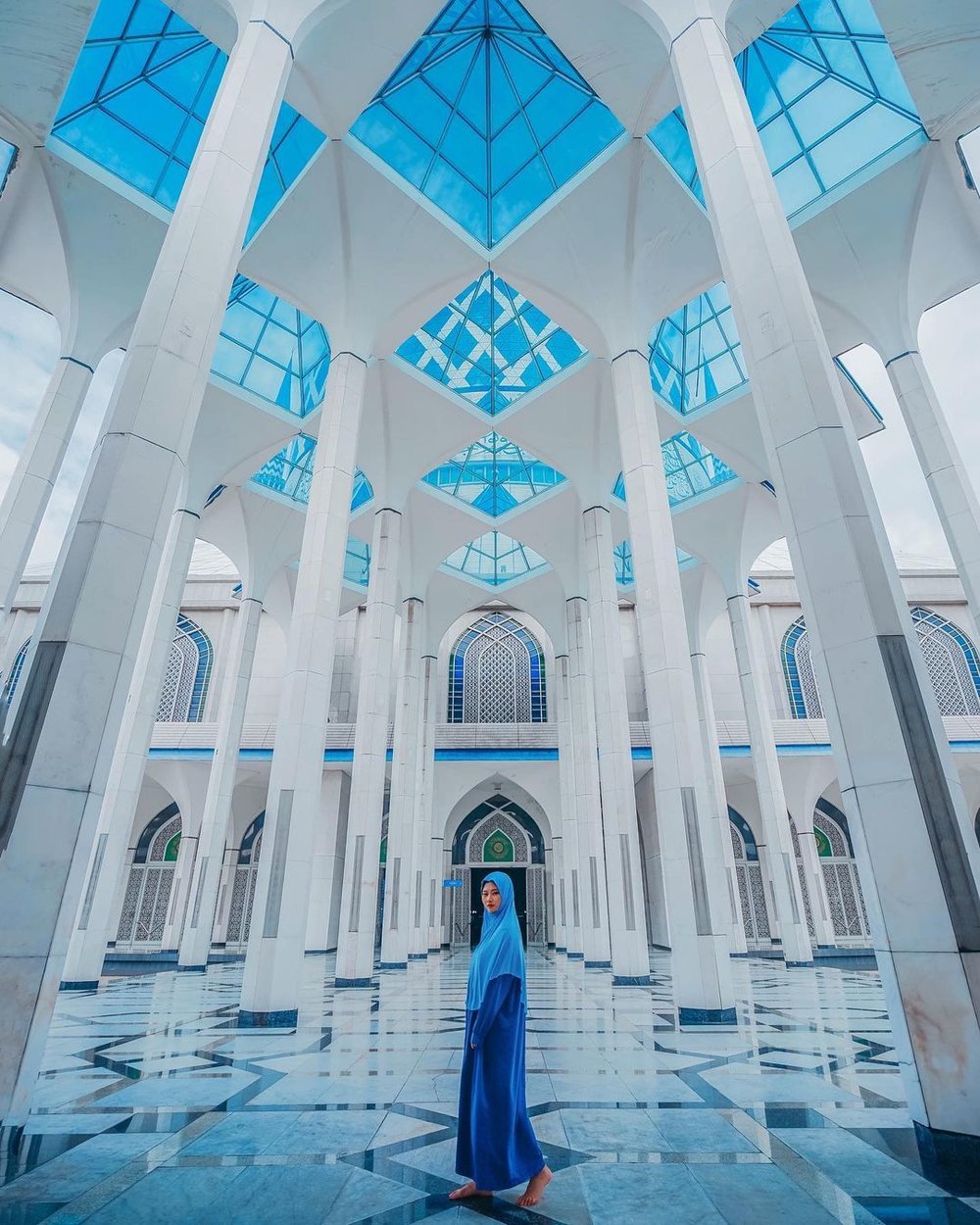 Sultan Salahuddin Abdul Aziz Shah Mosque iconic Muslim religious site in Malaysia