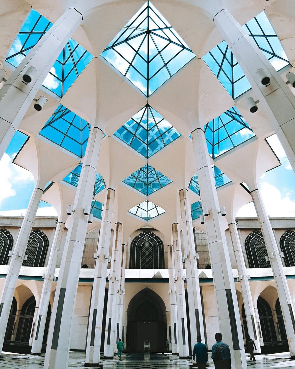 Masjid Sultan Salahuddin Abdul Aziz Shah beautiful Muslim religious site in Malaysia