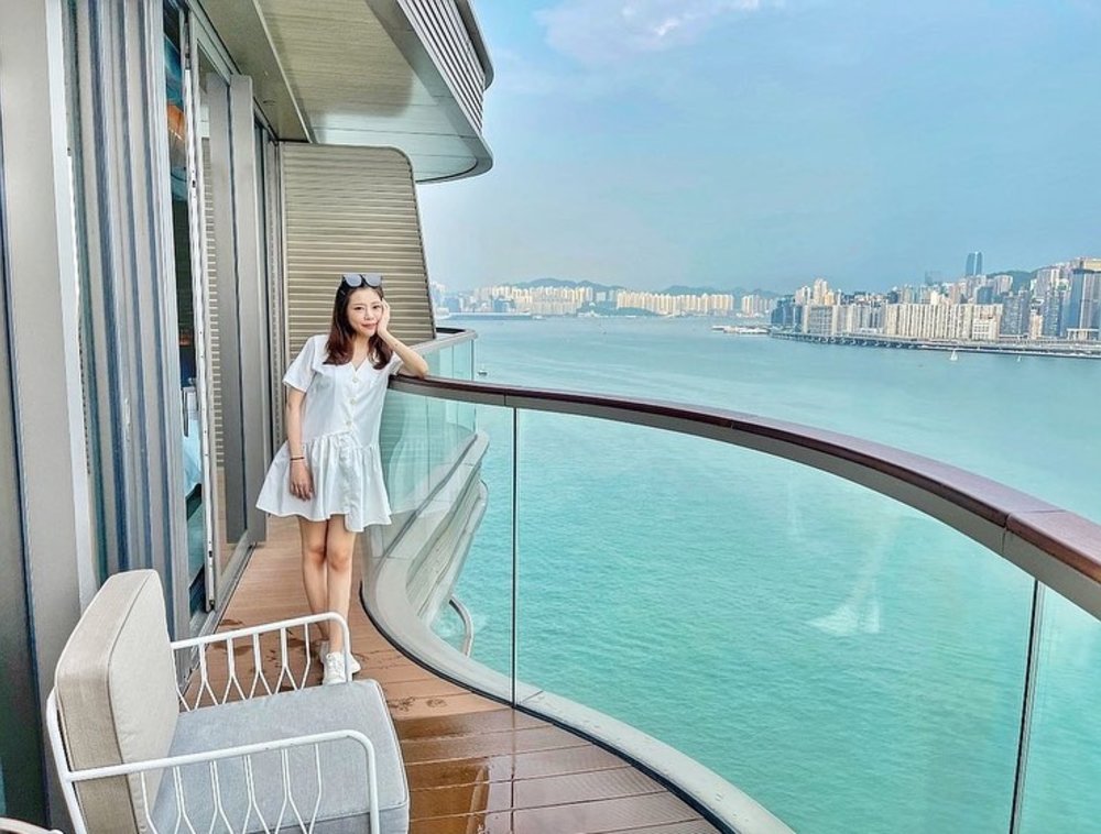 海景寓所設有私人露台，由於在維港第一線，景色全無遮掩 