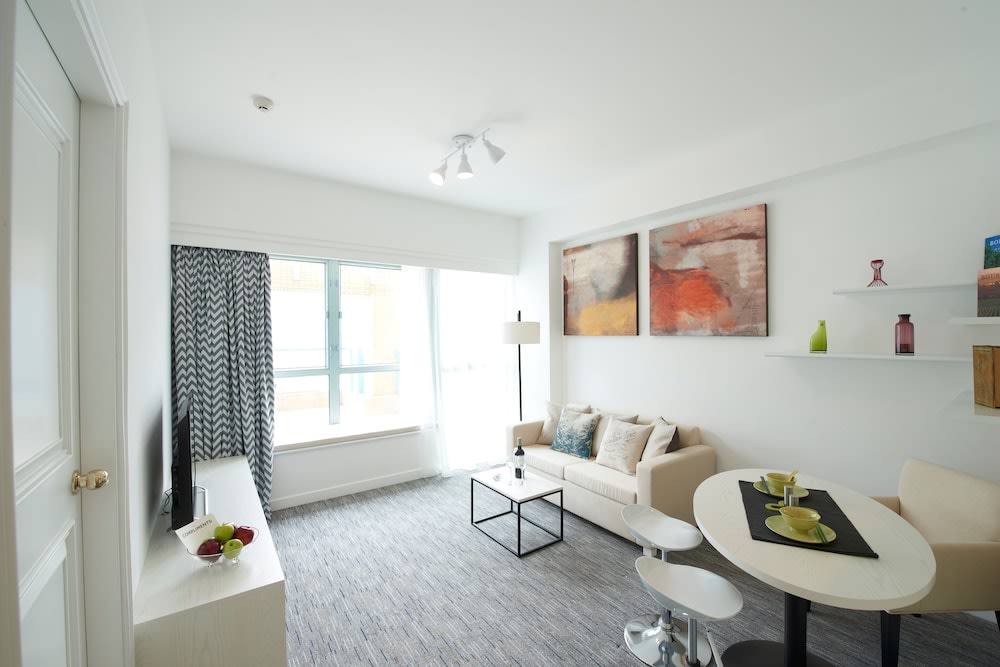 海景單位有獨立客廳和睡房