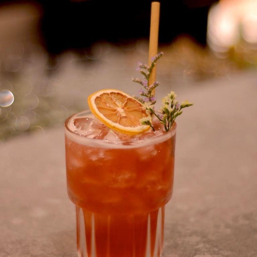 店內除了咖啡,還有一系列手工啤酒及以CBD入饌的雞尾酒。(Instagram @rehab.cafebar)