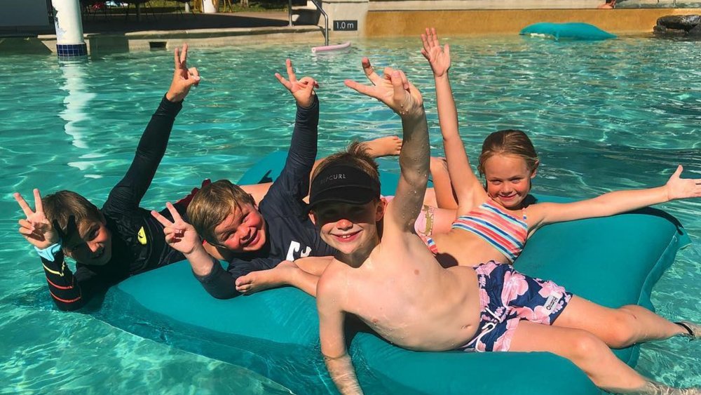 Kids will definitely enjoy the pool at Oaks Resort! Credits: @portdouglasuncovered